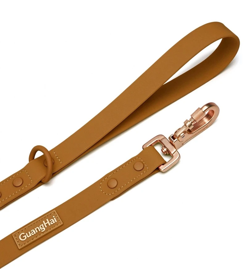 Webbing folding and reinforced stitching for custom dog leashes Webbing folding and reinforced stitching for custom dog leashes